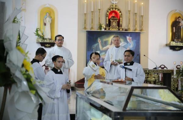 Hình Ảnh Nghi Thức Tẫn Liệm Cố Linh Mục Micae-Phaolô Trần Minh Huy